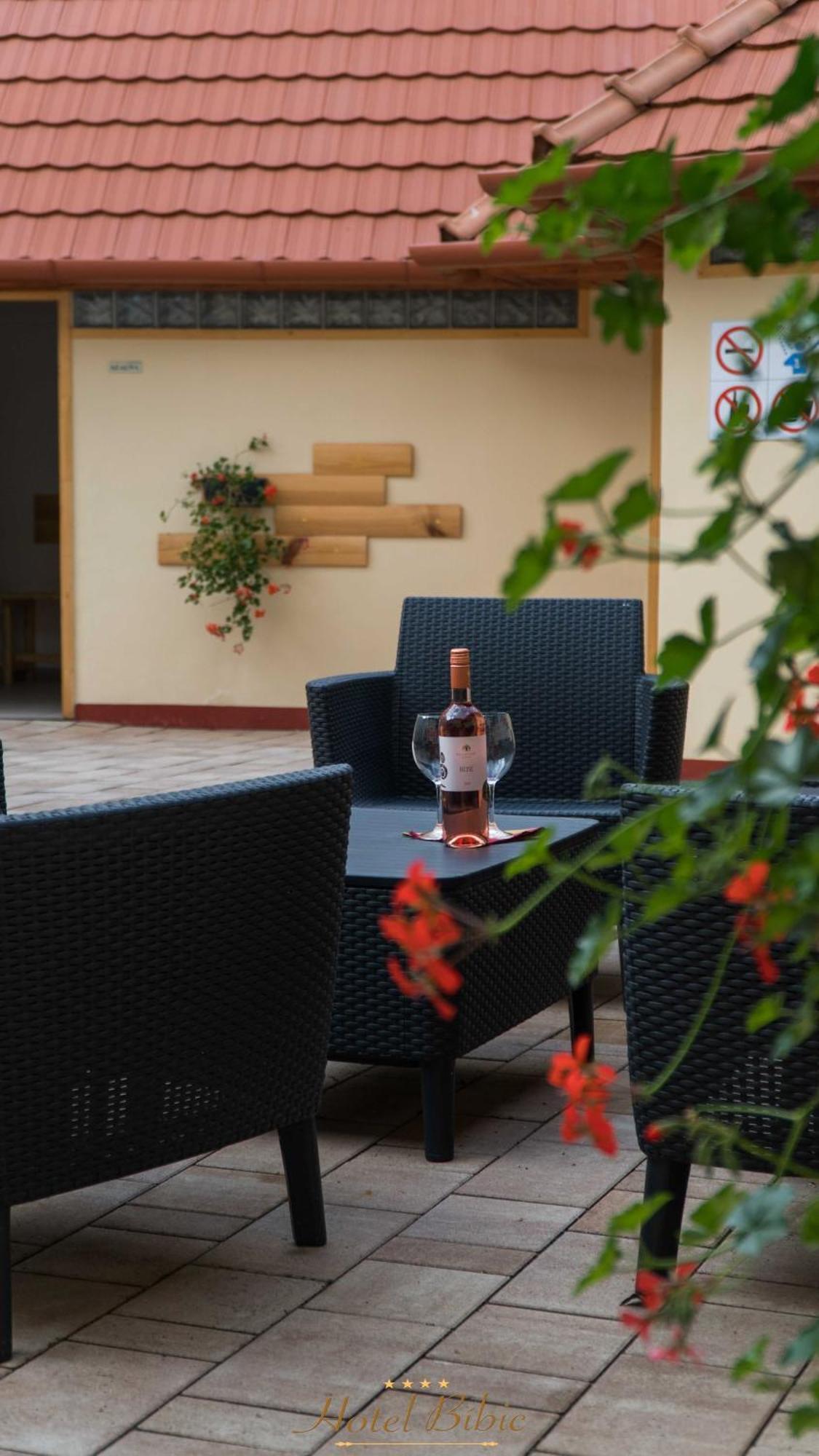 Hotel Bíbic és Tüskevár Étterem és Horgásztó Nyíregyháza Exterior foto